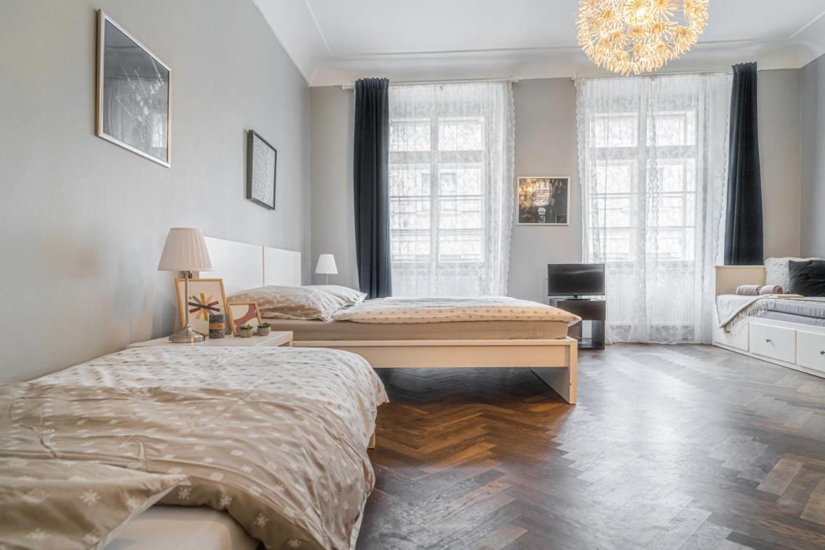 Bright Studio Close To Charles Bridge And Prague Castle Apartamento Exterior foto