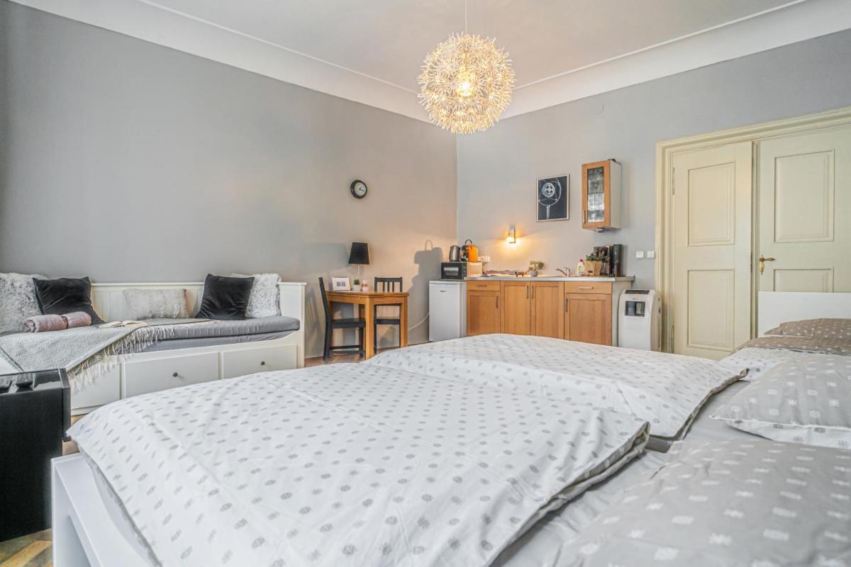 Bright Studio Close To Charles Bridge And Prague Castle Apartamento Exterior foto