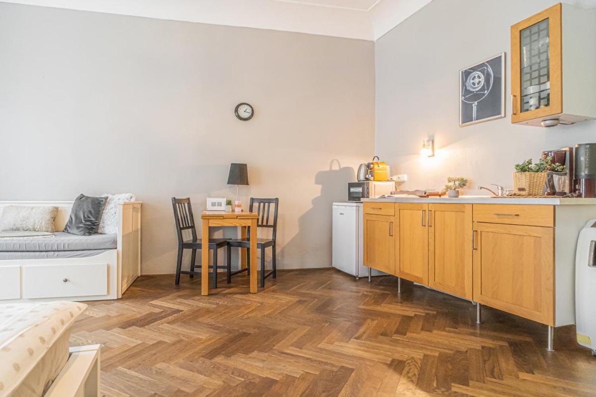Bright Studio Close To Charles Bridge And Prague Castle Apartamento Exterior foto
