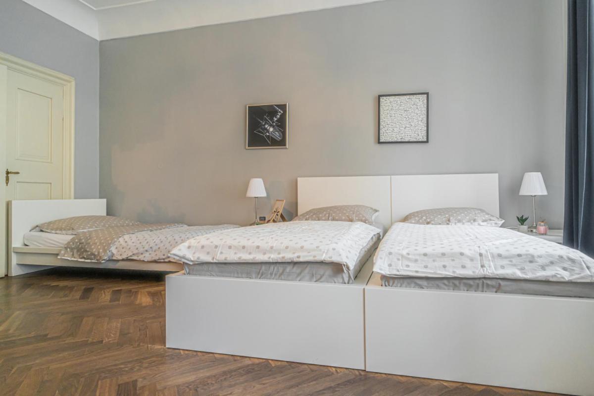Bright Studio Close To Charles Bridge And Prague Castle Apartamento Exterior foto