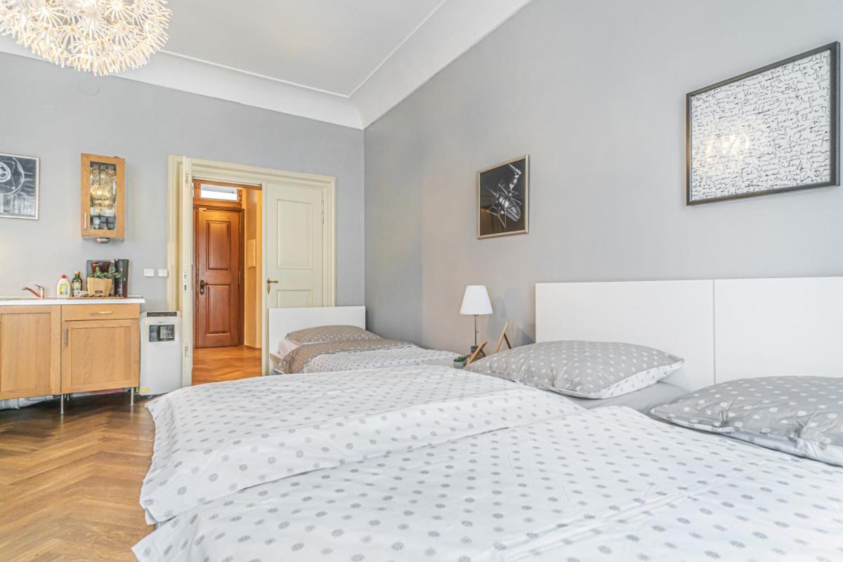 Bright Studio Close To Charles Bridge And Prague Castle Apartamento Exterior foto