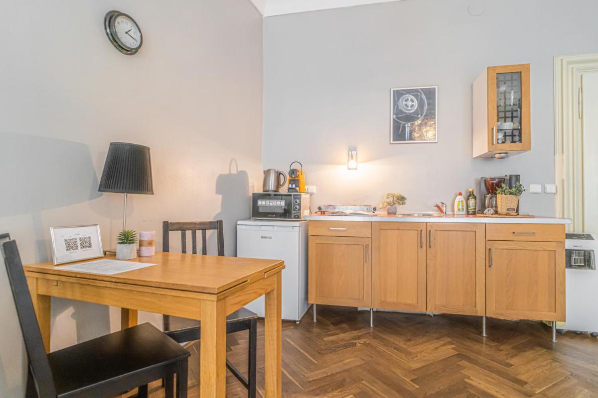 Bright Studio Close To Charles Bridge And Prague Castle Apartamento Exterior foto