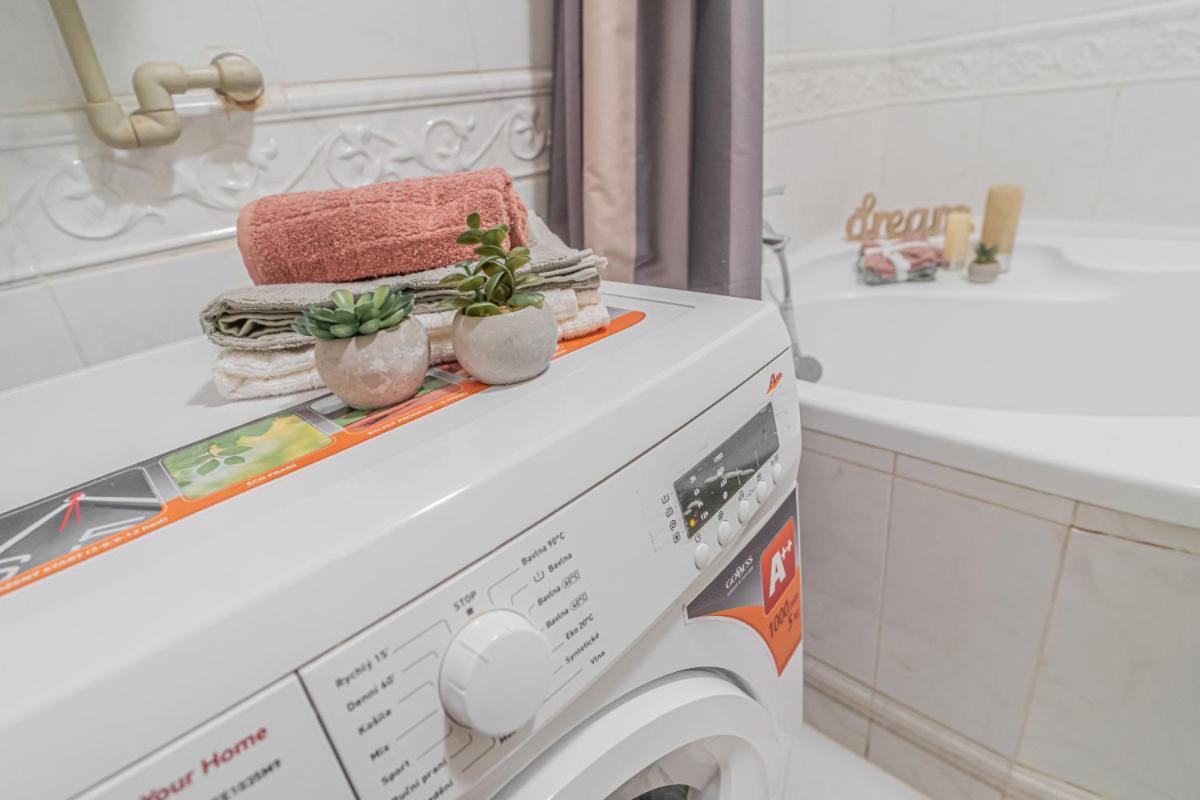 Bright Studio Close To Charles Bridge And Prague Castle Apartamento Exterior foto
